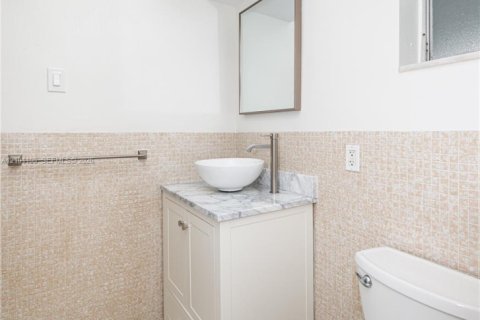 House in Hollywood, Florida 4 bedrooms, 196.67 sq.m. № 2401343 - photo 19