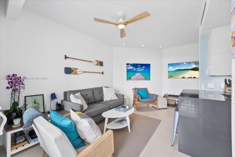 Condominio en alquiler en Miami Beach, Florida, 2 dormitorios, 62.24 m2 № 2021269 - foto 9
