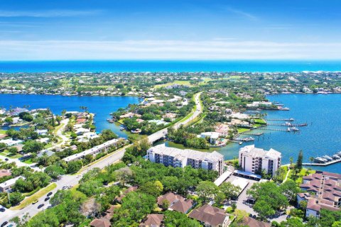 Copropriété à louer à North Palm Beach, Floride: 2 chambres, 142.6 m2 № 1118541 - photo 1