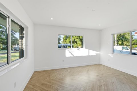 Villa ou maison à vendre à El Portal, Floride: 4 chambres, 199.65 m2 № 1972770 - photo 23