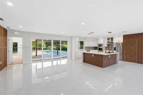 Villa ou maison à vendre à El Portal, Floride: 4 chambres, 199.65 m2 № 1972770 - photo 8