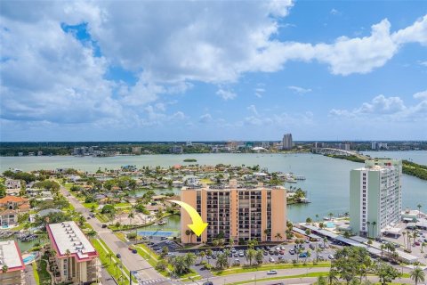 Condo à Clearwater, Floride, 2 chambres  № 2134687