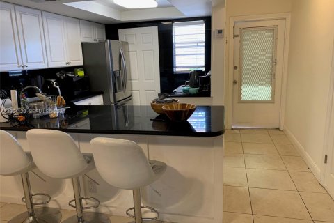 Снять в аренду кондоминиум в Халландейл-Бич, Флорида 2 спальни, 85.56м2, № 2028452 - фото 5