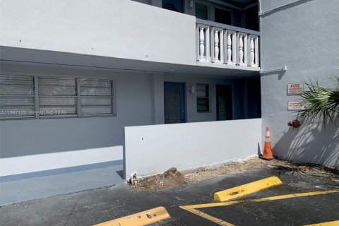 Снять в аренду кондоминиум в Халландейл-Бич, Флорида 2 спальни, 85.56м2, № 2028452 - фото 10