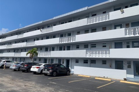 Снять в аренду кондоминиум в Халландейл-Бич, Флорида 2 спальни, 85.56м2, № 2028452 - фото 11