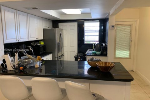 Снять в аренду кондоминиум в Халландейл-Бич, Флорида 2 спальни, 85.56м2, № 2028452 - фото 3