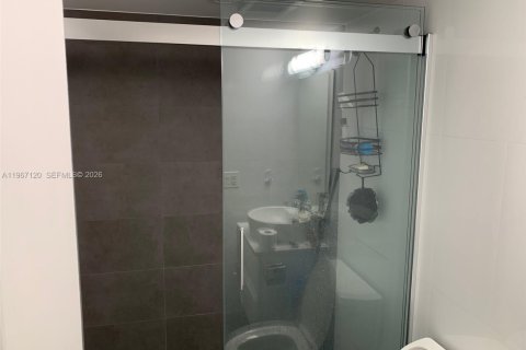 Снять в аренду кондоминиум в Халландейл-Бич, Флорида 2 спальни, 85.56м2, № 2028452 - фото 7