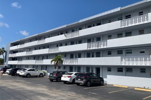 Снять в аренду кондоминиум в Халландейл-Бич, Флорида 2 спальни, 85.56м2, № 2028452 - фото 13