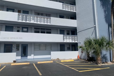 Снять в аренду кондоминиум в Халландейл-Бич, Флорида 2 спальни, 85.56м2, № 2028452 - фото 9