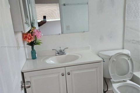 Снять в аренду квартиру в Форт-Лодердейл, Флорида 2 спальни, 2912.67м2, № 1977634 - фото 6