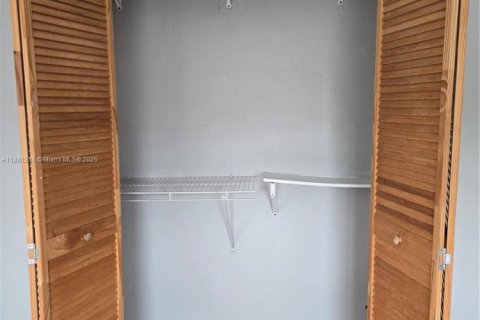 Снять в аренду квартиру в Форт-Лодердейл, Флорида 2 спальни, 2912.67м2, № 1977634 - фото 8