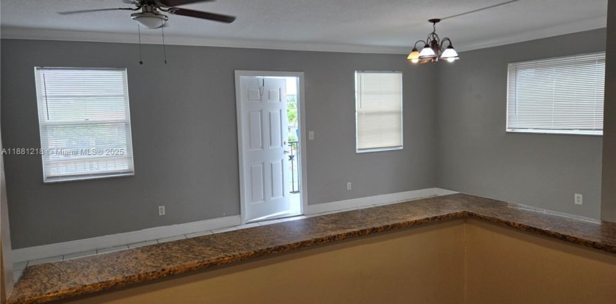 Квартира в Форт-Лодердейл, Флорида 2 спальни, 2912.67м2 № 1977634