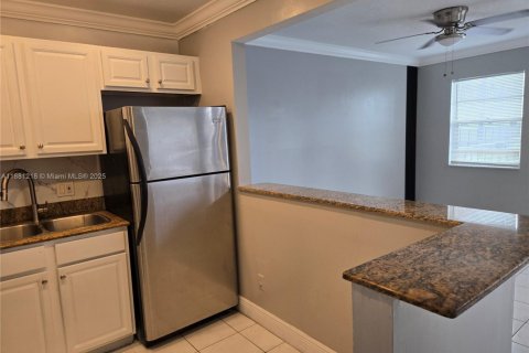 Снять в аренду квартиру в Форт-Лодердейл, Флорида 2 спальни, 2912.67м2, № 1977634 - фото 3