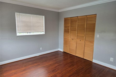 Снять в аренду квартиру в Форт-Лодердейл, Флорида 2 спальни, 2912.67м2, № 1977634 - фото 4