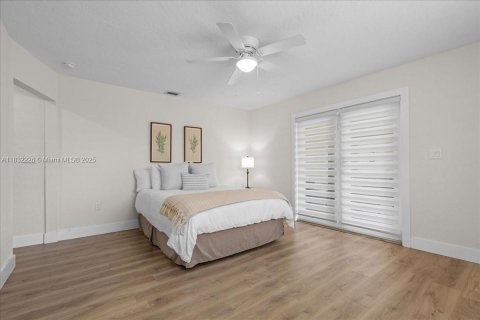 House in Cutler Bay, Florida 4 bedrooms, 207.64 sq.m. № 1813841 - photo 18