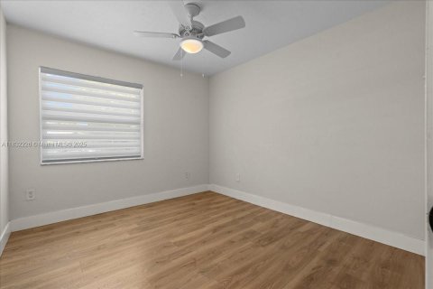 House in Cutler Bay, Florida 4 bedrooms, 207.64 sq.m. № 1813841 - photo 27