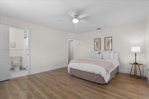 House in Cutler Bay, Florida 4 bedrooms, 207.64 sq.m. № 1813841 - photo 16