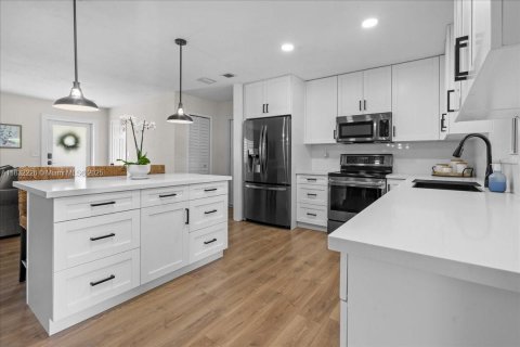 House in Cutler Bay, Florida 4 bedrooms, 207.64 sq.m. № 1813841 - photo 8