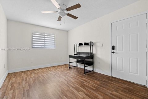 House in Cutler Bay, Florida 4 bedrooms, 207.64 sq.m. № 1813841 - photo 30