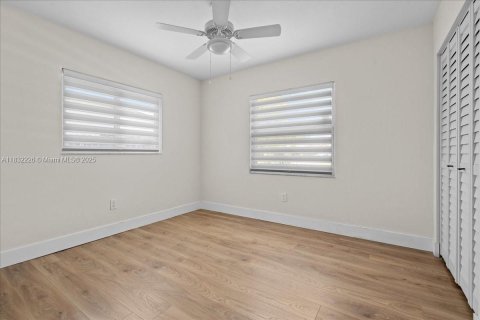 House in Cutler Bay, Florida 4 bedrooms, 207.64 sq.m. № 1813841 - photo 26
