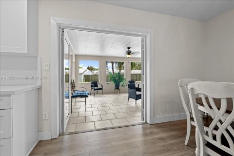 House in Cutler Bay, Florida 4 bedrooms, 207.64 sq.m. № 1813841 - photo 14