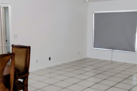 Купить виллу или дом в Локсахатчи-Гроувс, Флорида 3 спальни, 115.85м2, № 1998208 - фото 10