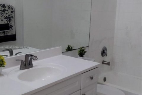 Купить виллу или дом в Локсахатчи-Гроувс, Флорида 3 спальни, 115.85м2, № 1998208 - фото 4