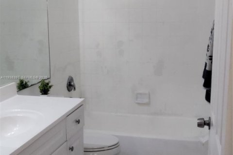 Купить виллу или дом в Локсахатчи-Гроувс, Флорида 3 спальни, 115.85м2, № 1998208 - фото 21