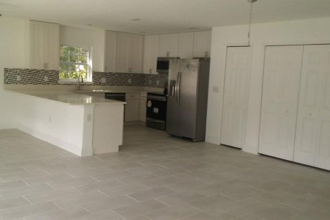Casa en alquiler en Kissimmee, Florida, 3 dormitorios, 160.35 m2 № 1651471 - foto 6