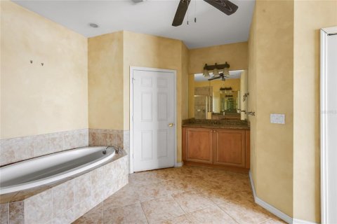 Townhouse in Alva, Florida 2 bedrooms, 165.74 sq.m. № 1904403 - photo 16