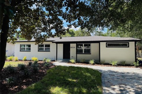 Casa en venta en Gainesville, Florida, 4 dormitorios, 132.11 m2 № 1914215 - foto 1
