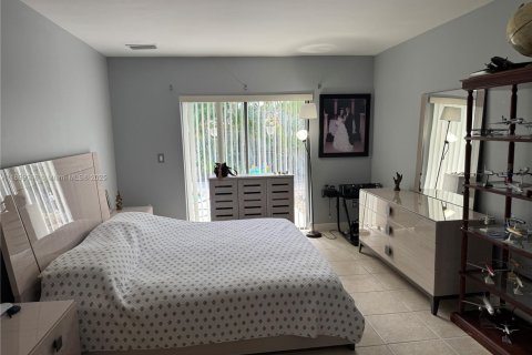 Villa ou maison à vendre à Miami, Floride: 4 chambres, 219.9 m2 № 1951148 - photo 14