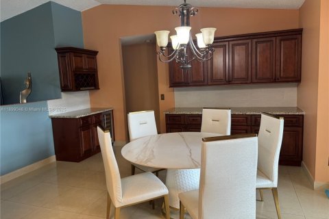 Villa ou maison à vendre à Miami, Floride: 4 chambres, 219.9 m2 № 1951148 - photo 8