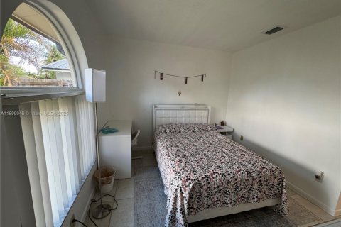 Villa ou maison à vendre à Miami, Floride: 4 chambres, 219.9 m2 № 1951148 - photo 12