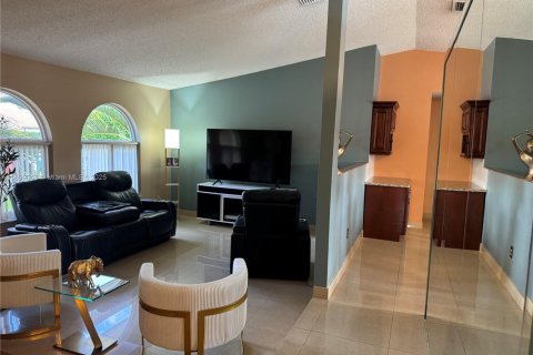 Villa ou maison à vendre à Miami, Floride: 4 chambres, 219.9 m2 № 1951148 - photo 7
