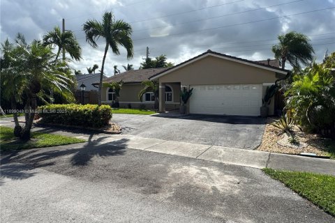Villa ou maison à vendre à Miami, Floride: 4 chambres, 219.9 m2 № 1951148 - photo 19