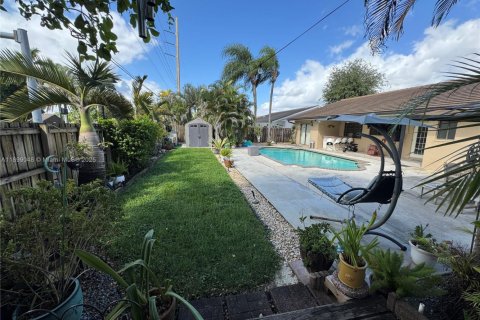 Villa ou maison à vendre à Miami, Floride: 4 chambres, 219.9 m2 № 1951148 - photo 17