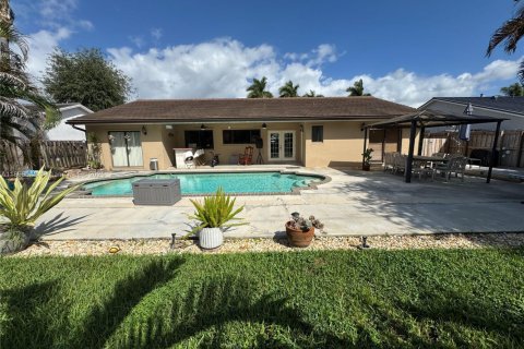 Villa ou maison à vendre à Miami, Floride: 4 chambres, 219.9 m2 № 1951148 - photo 16