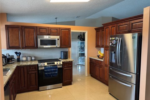 Villa ou maison à vendre à Miami, Floride: 4 chambres, 219.9 m2 № 1951148 - photo 3