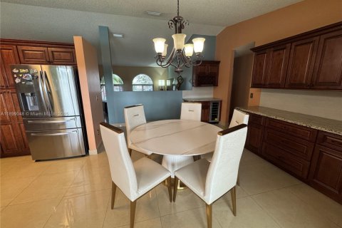 Villa ou maison à vendre à Miami, Floride: 4 chambres, 219.9 m2 № 1951148 - photo 9