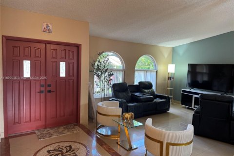 Villa ou maison à vendre à Miami, Floride: 4 chambres, 219.9 m2 № 1951148 - photo 6