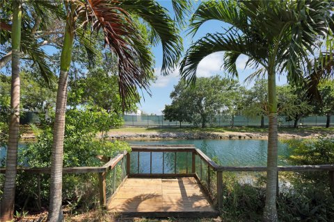 House in Sunrise, Florida 3 bedrooms, 104.98 sq.m. № 1728176 - photo 29