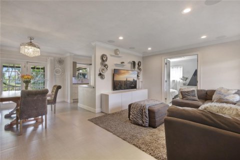 House in Sunrise, Florida 3 bedrooms, 104.98 sq.m. № 1728176 - photo 15