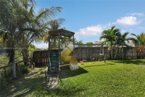 House in Sunrise, Florida 3 bedrooms, 104.98 sq.m. № 1728176 - photo 28