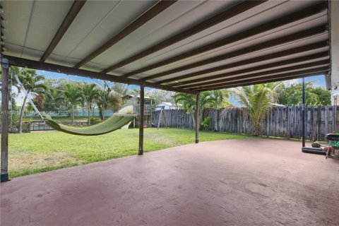 House in Sunrise, Florida 3 bedrooms, 104.98 sq.m. № 1728176 - photo 23
