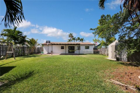 House in Sunrise, Florida 3 bedrooms, 104.98 sq.m. № 1728176 - photo 30