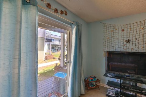Condo in Ormond Beach, Florida, 2 bedrooms  № 2096335 - photo 14