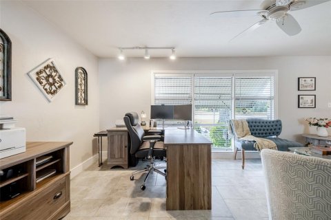 Commercial property in North Fort Myers, Florida 102.56 sq.m. № 2148614 - photo 9