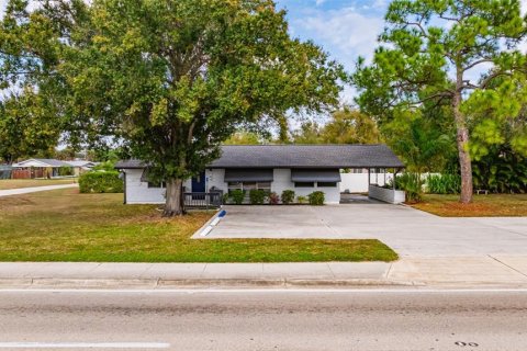 Commercial property in North Fort Myers, Florida 102.56 sq.m. № 2148614 - photo 28