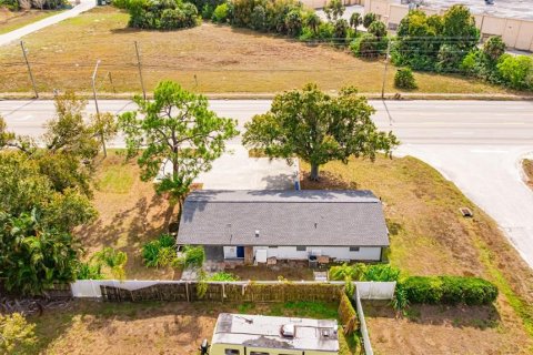 Commercial property in North Fort Myers, Florida 102.56 sq.m. № 2148614 - photo 30